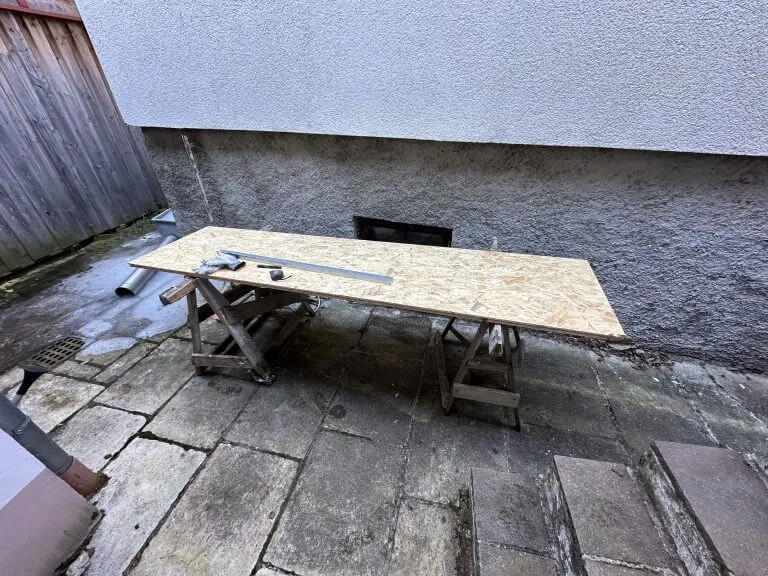 Podlaha bude z OSB desek které zde nařezáváme